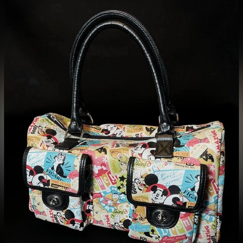 Elegant Black Leather Satchel with Adjustable Strap and Spacious Interior